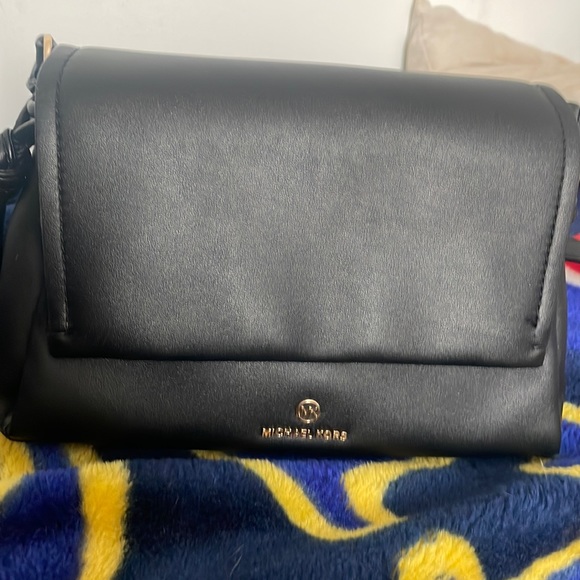 Woman’s Purse - Picture 1 of 3